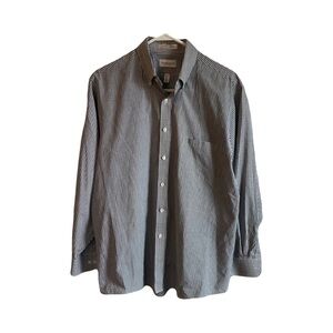 Van Heusen Black and White Gingham Shirt. 16 1/2 Neck. 32/33 Sleeves. Large.